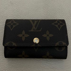Louis vuitton key holder